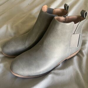 Women’s booties 
Size 4
Used